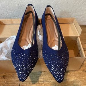 NWT Venus Celia flats